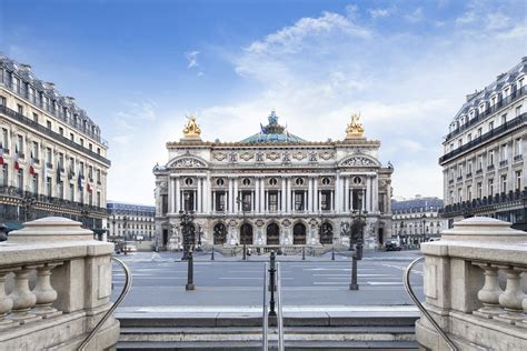  Le Jardin Lumineux:  Laurent Garnier's Electrifying Symphony of Parisian Soundscapes!